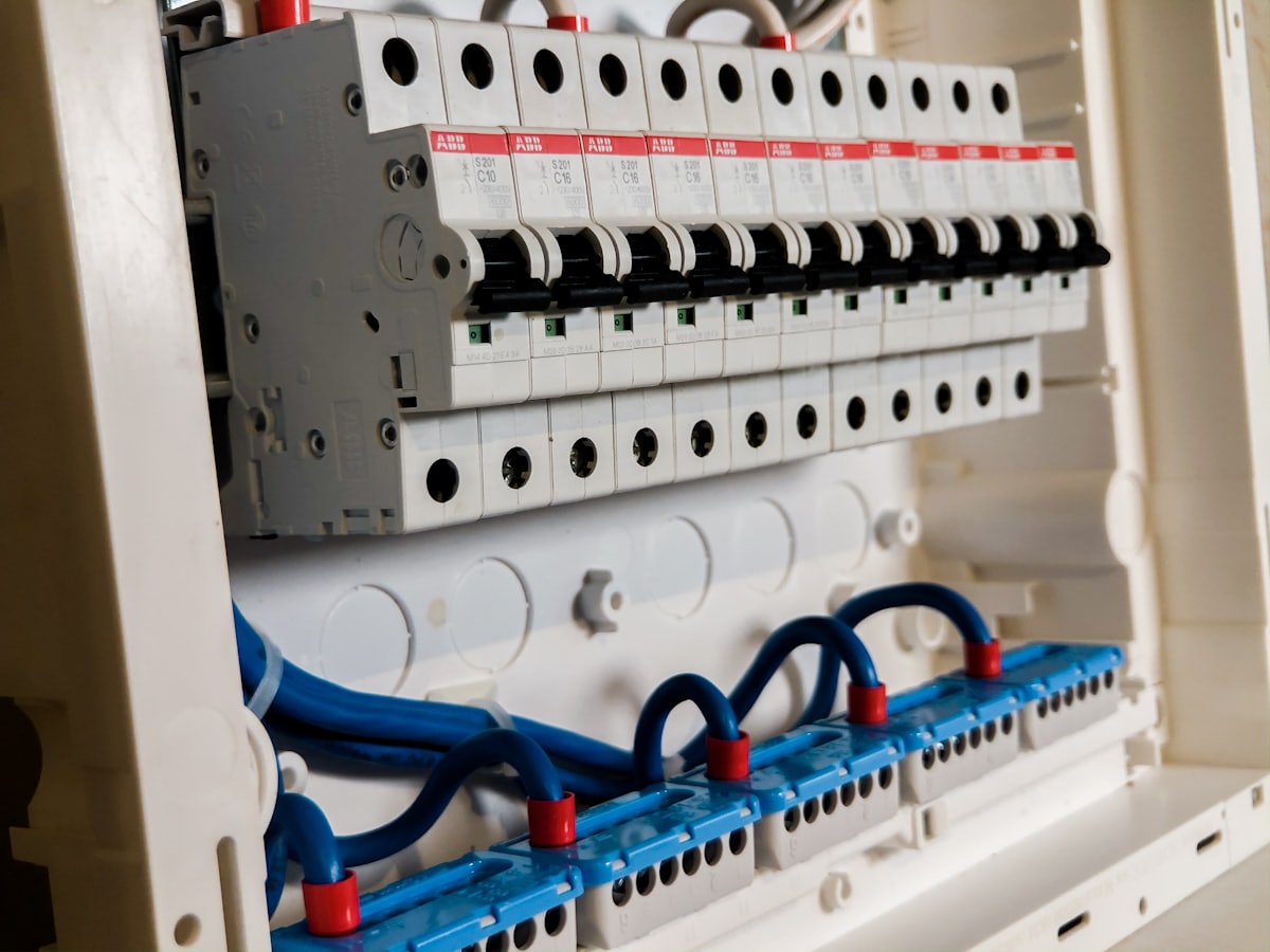 Elektrik Panosu Bakımı ve Güvenliği: İşletmeler İçin Rehber